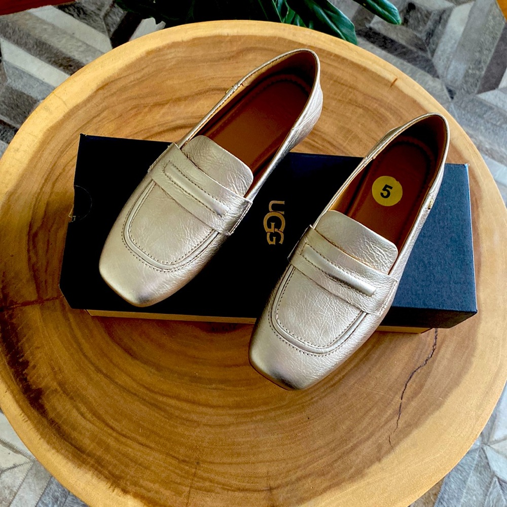 🔼 UGG Janaya Women’s Gold Leather Loafers